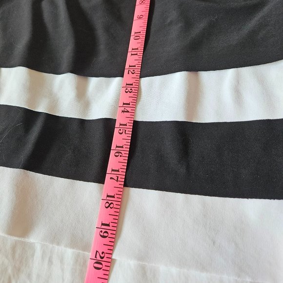 Joseph Ribkoff stretch skirt - Picture 7 of 8